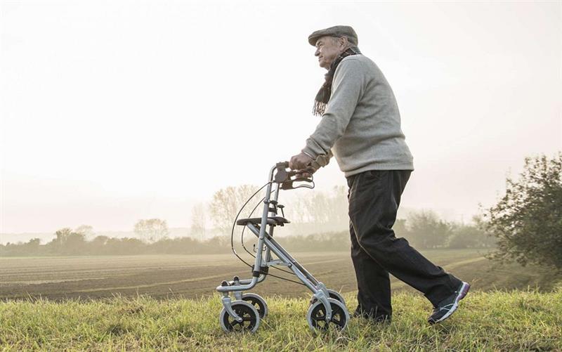 Factors to Consider When Buying a Walker or Rollator for Your Patient
